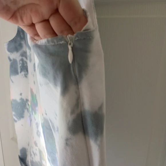 DAVI & DANI Blue and White Tie-Dye Camisole - Picture 3 of 5